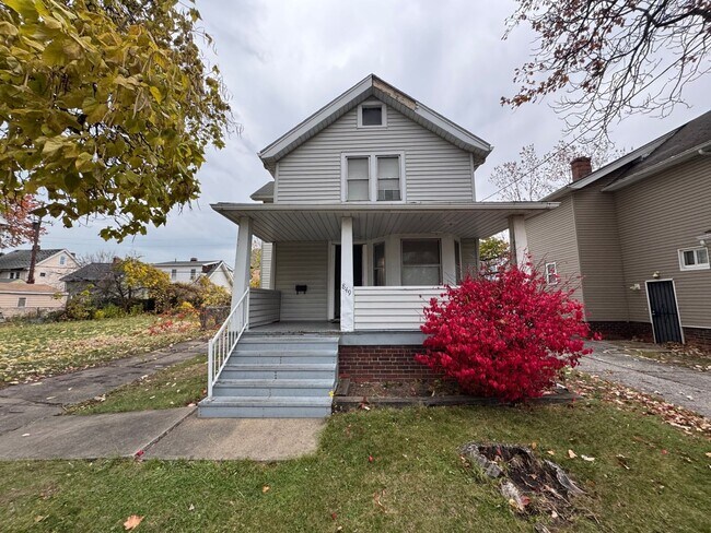 Primary Photo - Charming 3-Bedroom Property in Prime Location