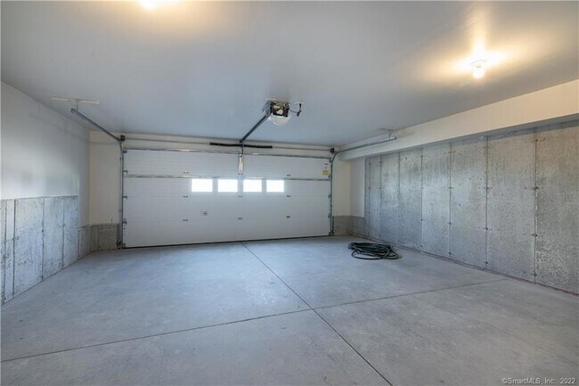 Building Photo - 27 Woodside Dr