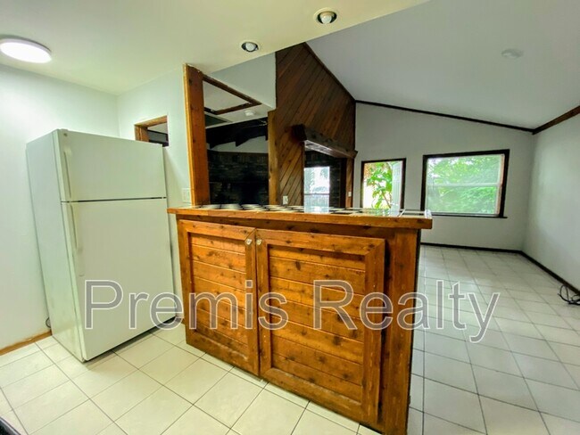 Building Photo - 2686 Sunset Dr