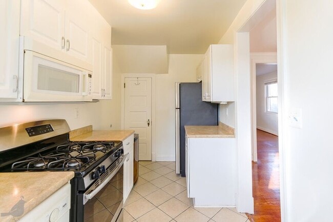 Building Photo - 3937 Ames St NE