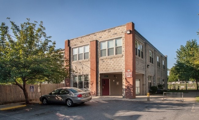 Primary Photo - Plum Tree Apartments