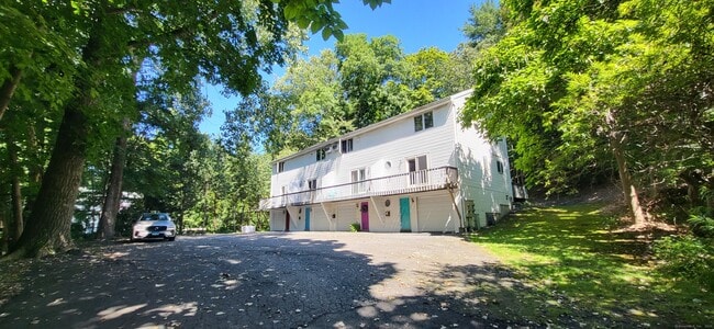Primary Photo - 1730 Farmington Ave