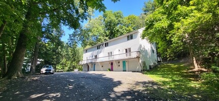 Building Photo - 1730 Farmington Ave