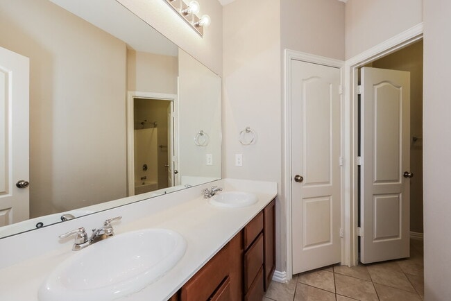 Building Photo - 4929 Lemon Grove Dr