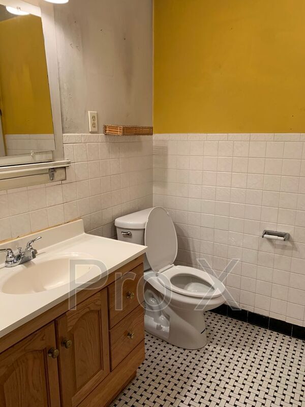 Building Photo - 401 S Jackson Ave