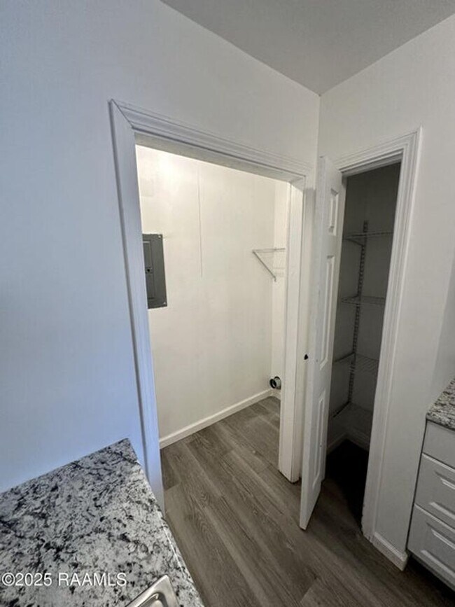 Building Photo - 216 Marigny Cir