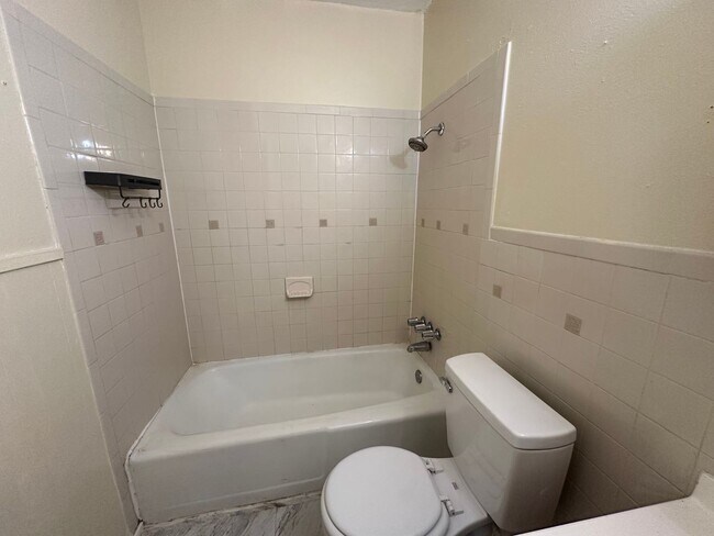 Building Photo - 4000 Acree St