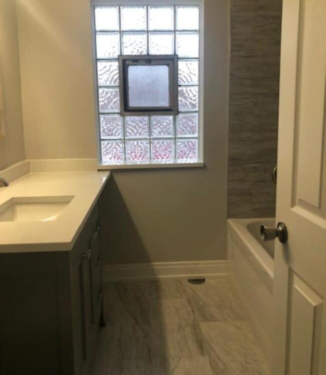 Building Photo - 6100 S Kenneth Ave