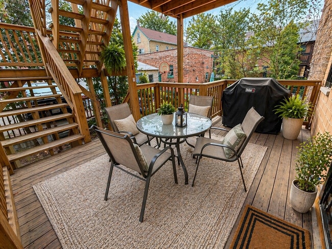 Building Photo - 1463 N Leavitt St