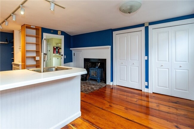 Building Photo - 19 King St