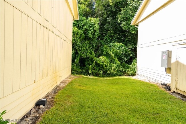 Building Photo - 4627 Bayshore Dr