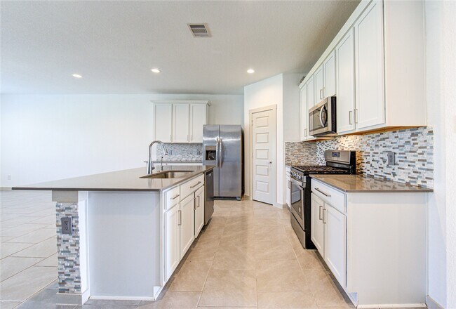 Building Photo - 29631 Ella Larchmont Ct