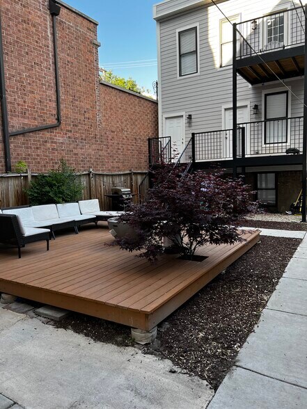 Shared deck and yard - 1401 N Mohawk St