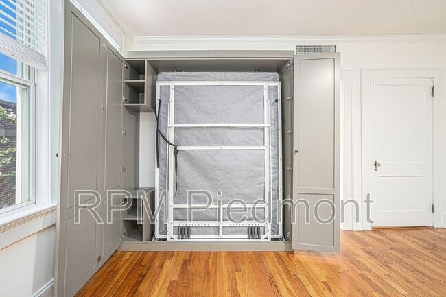 Building Photo - 741 Frederica St NE