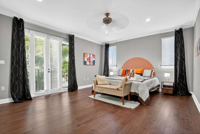 Building Photo - 1705 NE 11th St