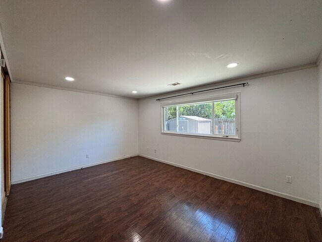 Building Photo - Move-In Ready Home with Remodeled Kitchen and Baths