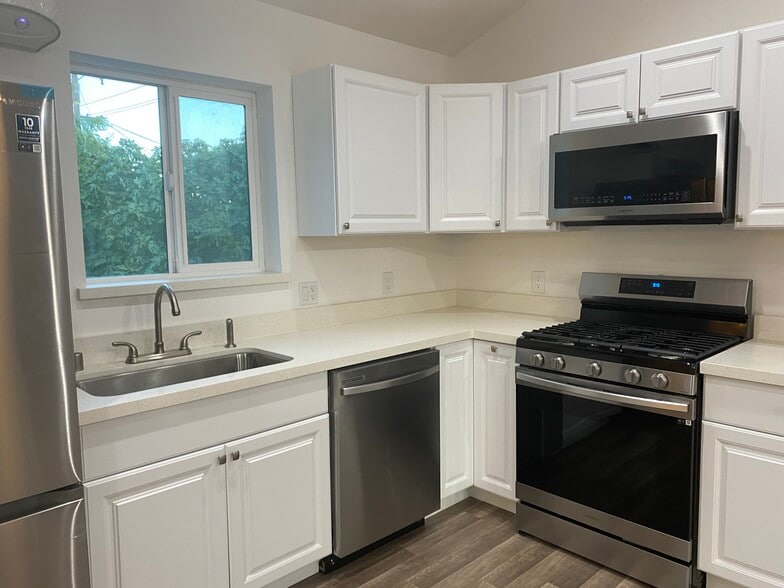 Kitchen - 210 Burney St