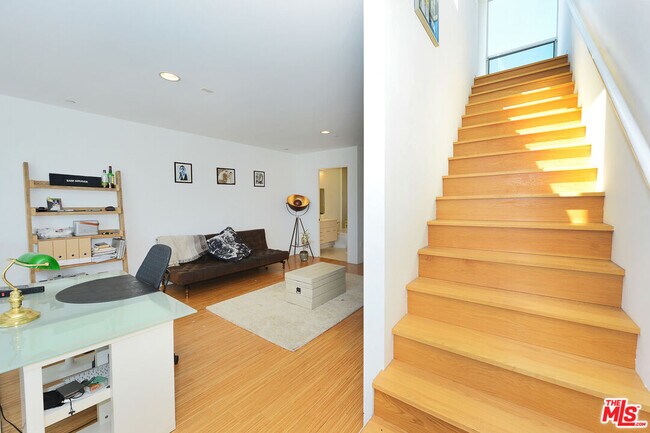 Building Photo - 1140 N Formosa Ave