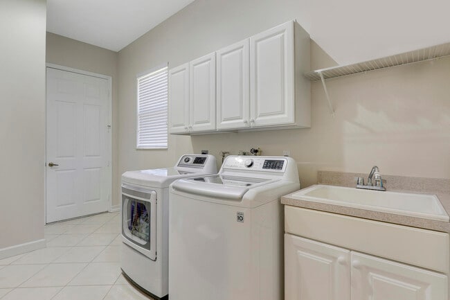 Building Photo - 7112 Maidstone Dr