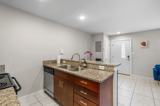 Primary Photo - 202 N Fremont Ave
