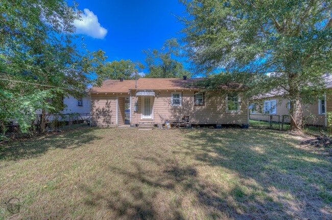 Building Photo - Shreveport - Charming 2-bedroom, 1-bath home