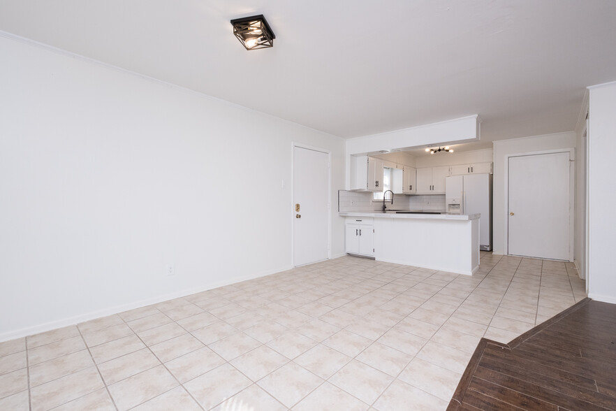 Building Photo - 12 Rio Grande Forest Dr