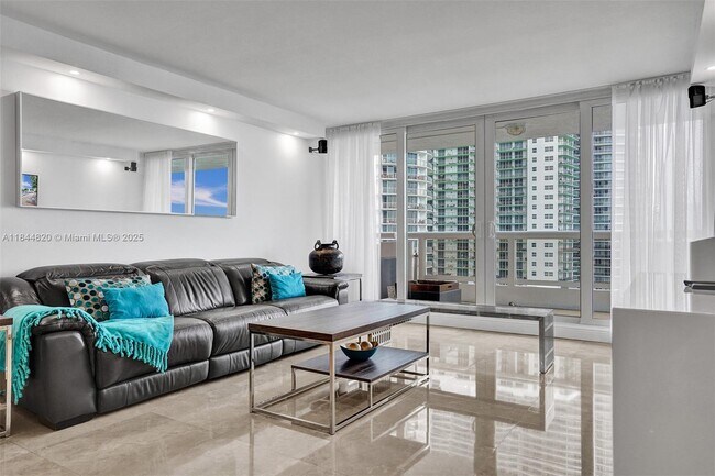 Building Photo - 1717 N Bayshore Dr