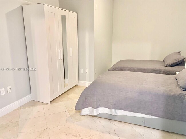 Building Photo - 1830 S Ocean Dr