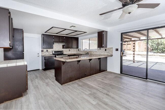 Building Photo - 43111 Weyand Ct
