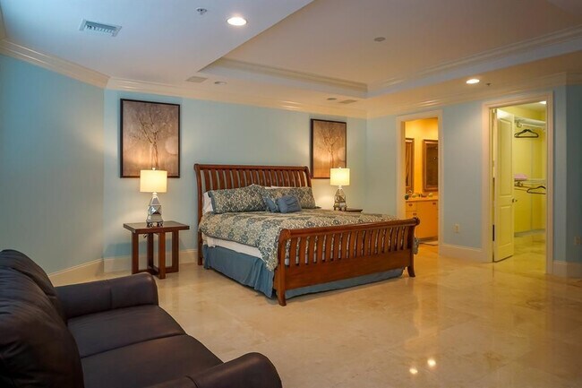 Building Photo - 3035 Riomar St