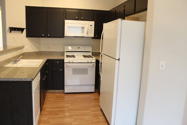 Building Photo - 2 BEDROOM 2 BATH CONDO IN NORTH LAS VEGAS