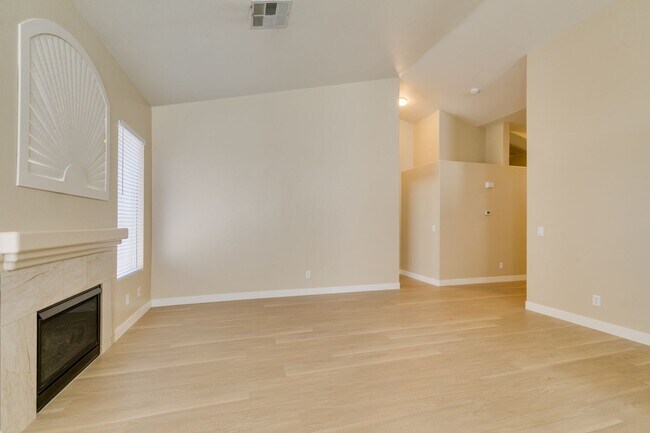 Building Photo - SW BEAUTY*2 BEDROOMS*OPEN FLOORPLAN*COMMUNITY POOL, GATED*CHECK THIS HOME OUT TODAY!