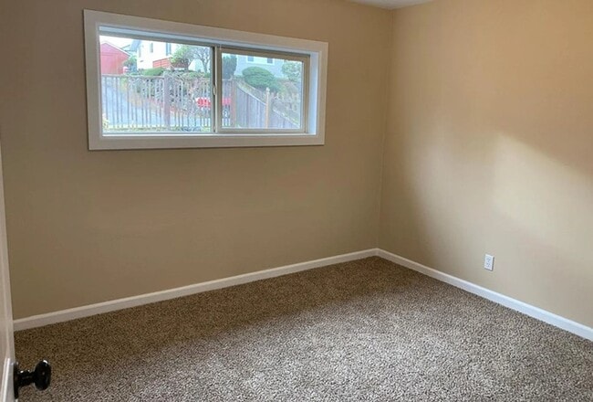 Building Photo - 3 Bed, 2 bath Rambler Home in Skyway, $3,150/mo.