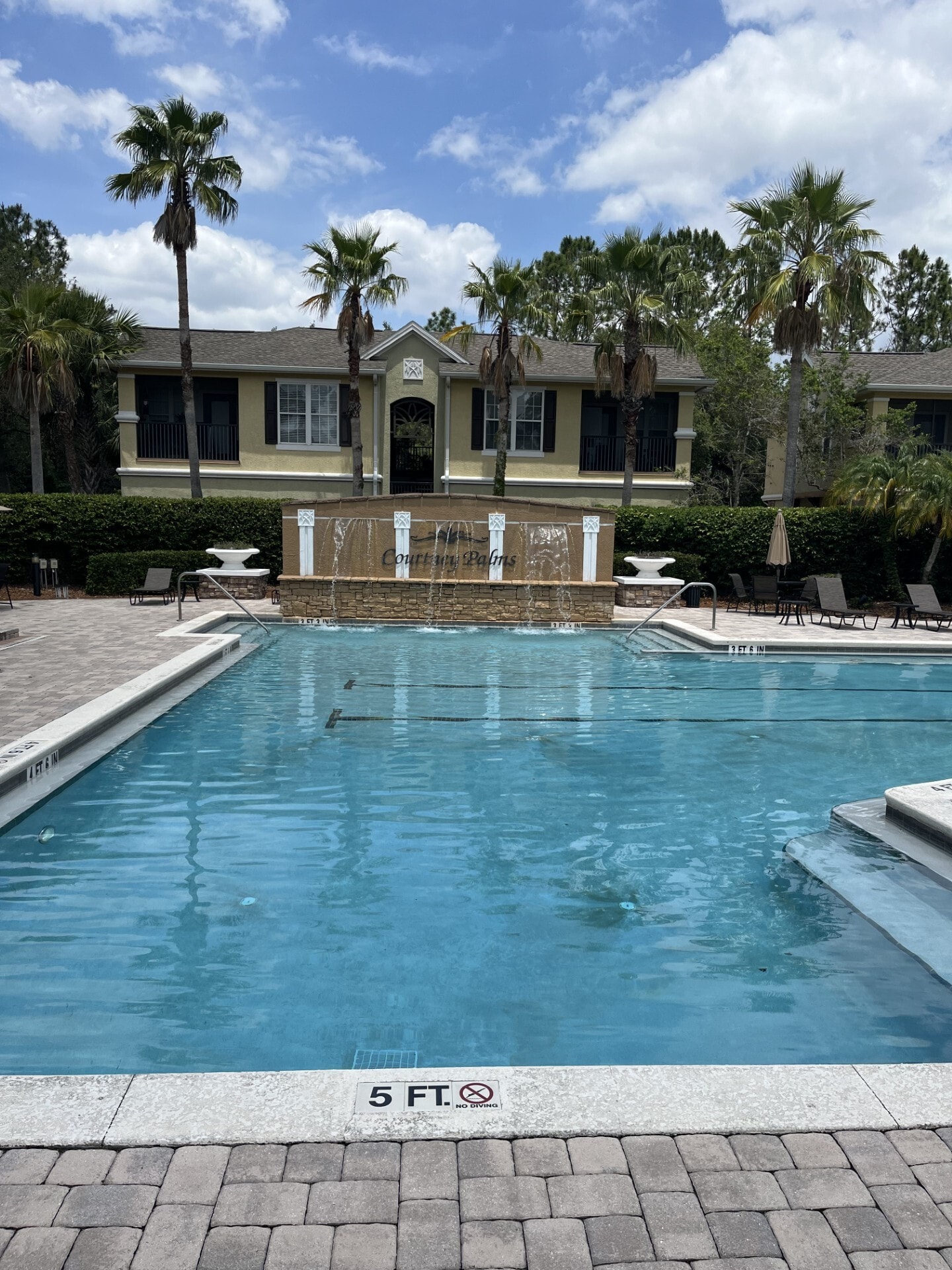 Building Photo - 10123 Courtney Palms Blvd