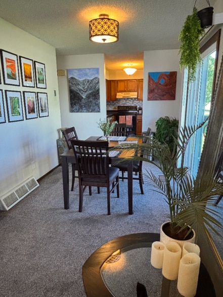 Building Photo - 1702 S 6th Ave