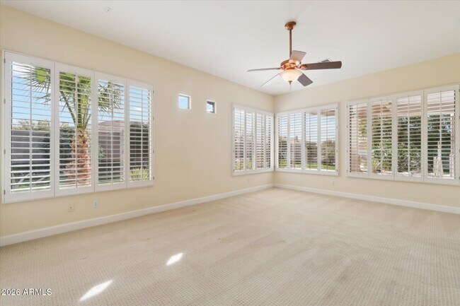 Building Photo - 8451 E High Point Dr