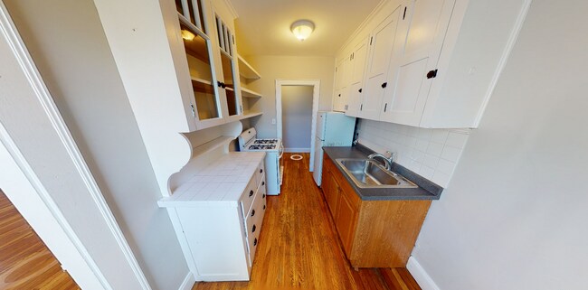 Building Photo - 107 College Ave