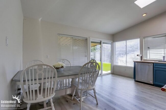 Building Photo - Beautiful 3Bdm 2Ba Home in Oceanside!