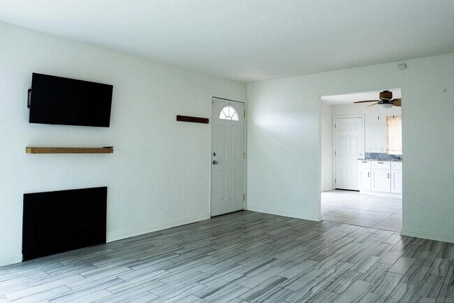 Building Photo - 44511 La Paz Rd