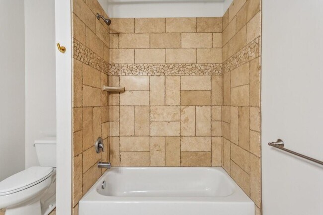 Building Photo - 1363 Sylvan Cir NE