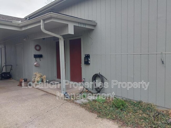 Building Photo - 3039 W 7th St