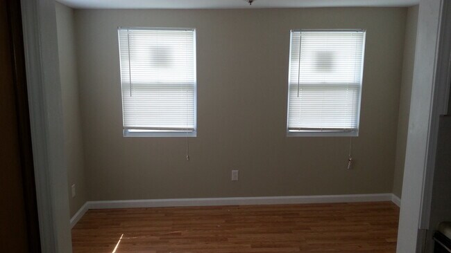 Building Photo - CIMING SOON! 2 B 1b Bellefontaine House For Rent
