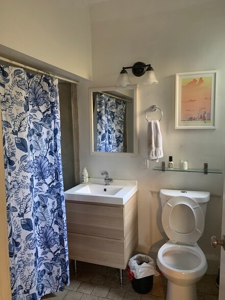 Building Photo - 4604 Lexington Ave