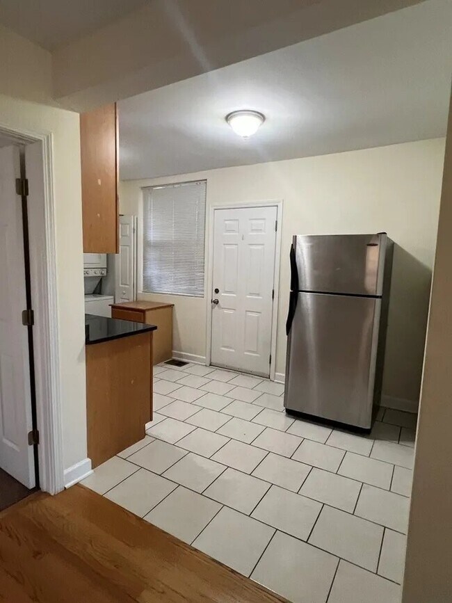 Building Photo - 3339 N Lamon Ave