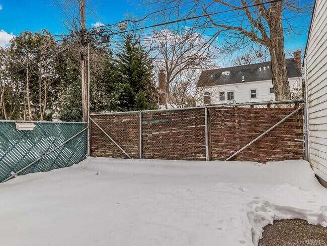 Building Photo - 2096 Central Park Ave