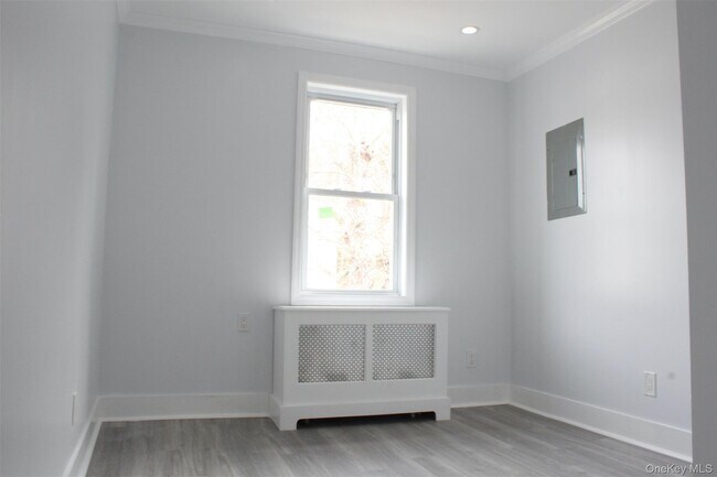 Building Photo - 451 Warburton Ave