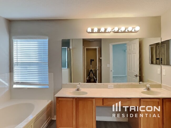 Building Photo - 13017 Brant Tree Dr