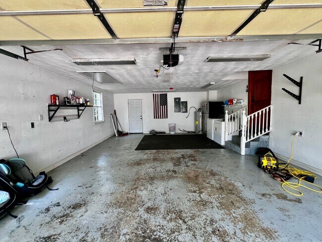 Building Photo - Brick ranch on half acre lot in Virginia B...