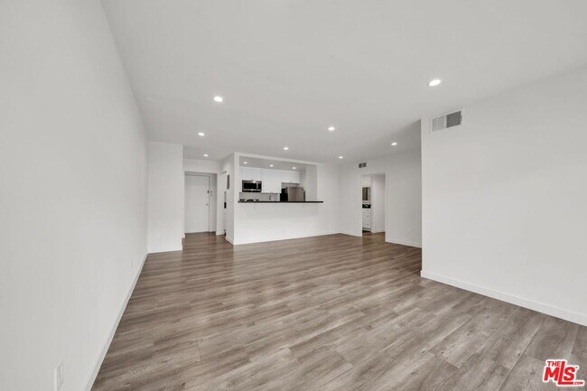 Building Photo - 7453 Haskell Ave