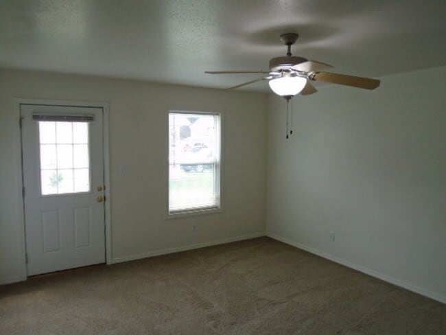 Building Photo - Great Duplex